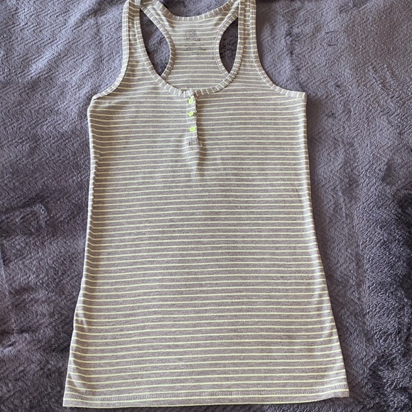 Move Tank Top - Picture 7 of 14